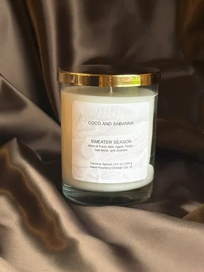 Sweater Season — Fresh Mint · Apple · Peach · Oak Moss · Jasmine candle